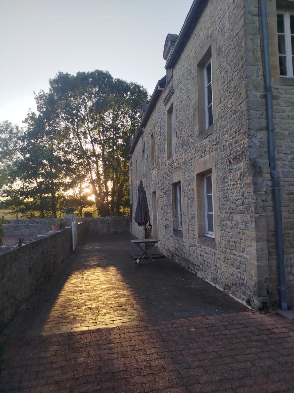 Maison De Charme Tour-en-Bessin Extérieur photo
