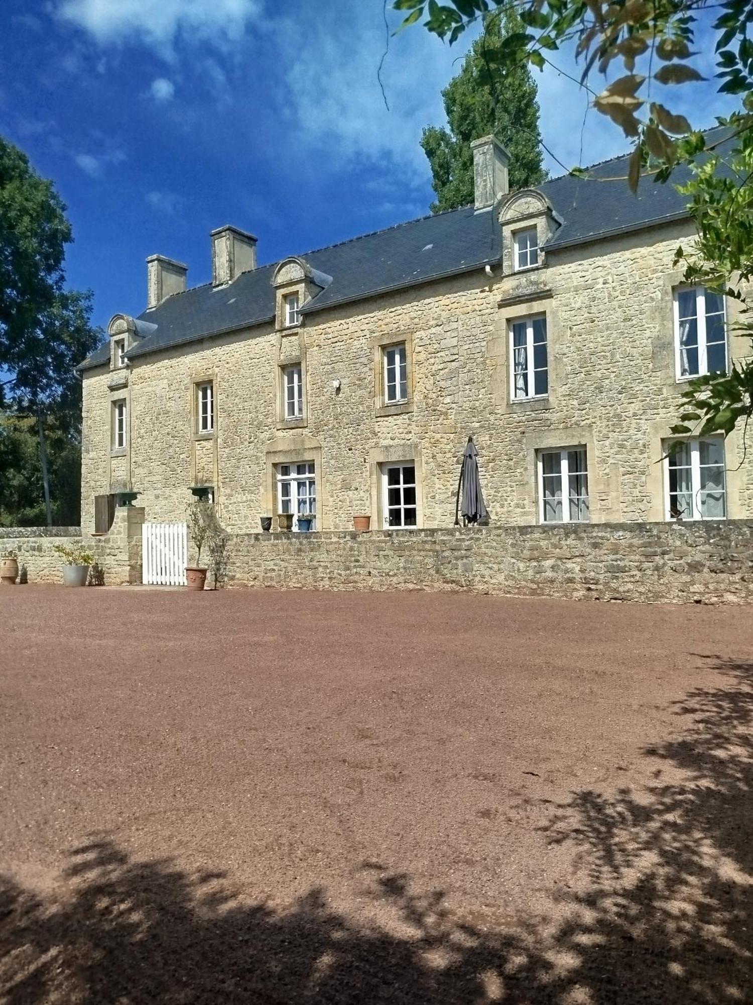 Maison De Charme Tour-en-Bessin Extérieur photo
